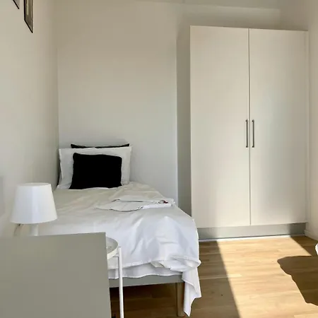 Apartment Spacious For 7 In Gellerupparken *