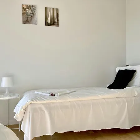 Apartment Spacious For 7 In Gellerupparken