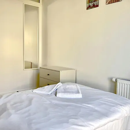 Apartment Spacious For 7 In Gellerupparken