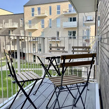Apartment Spacious For 7 In Gellerupparken *