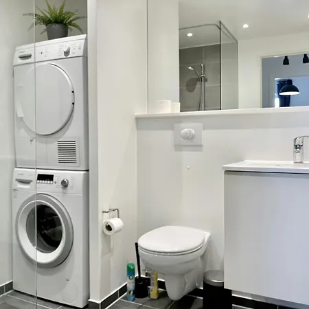 Apartment Spacious For 7 In Gellerupparken